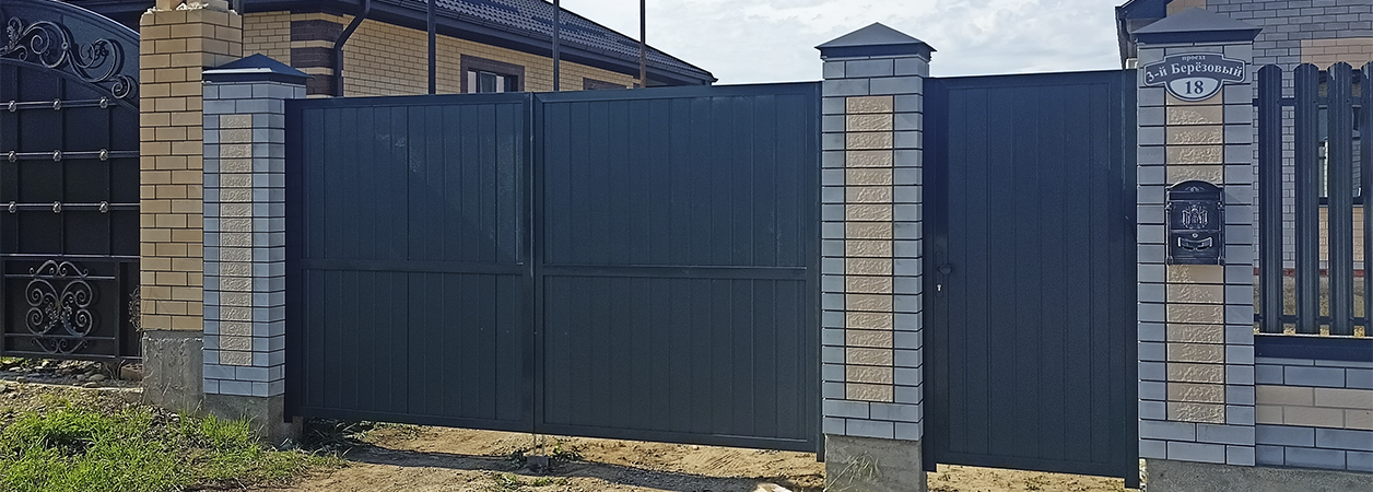 Въездные ворота в Моздоке под ключ